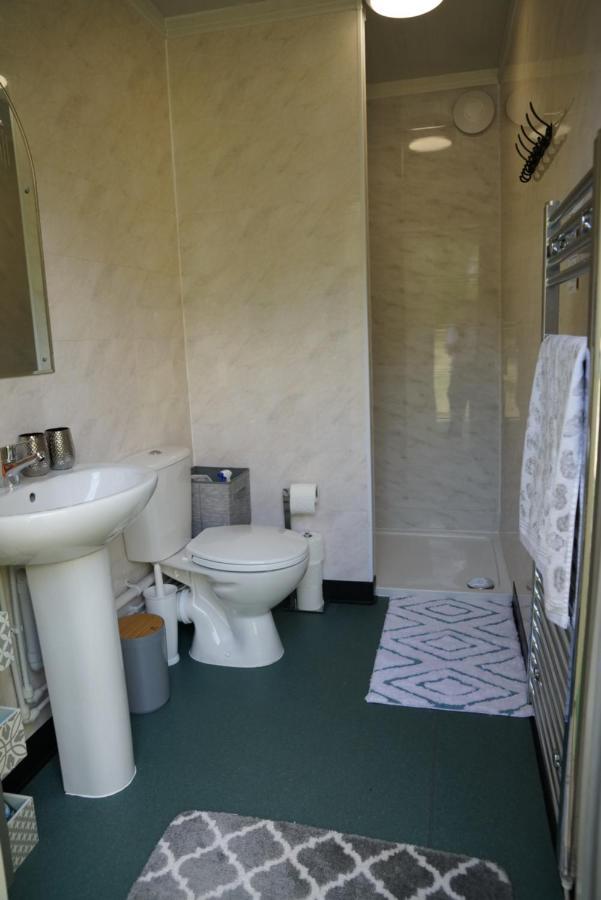 The Piggery Pod Otel Sittingbourne Dış mekan fotoğraf
